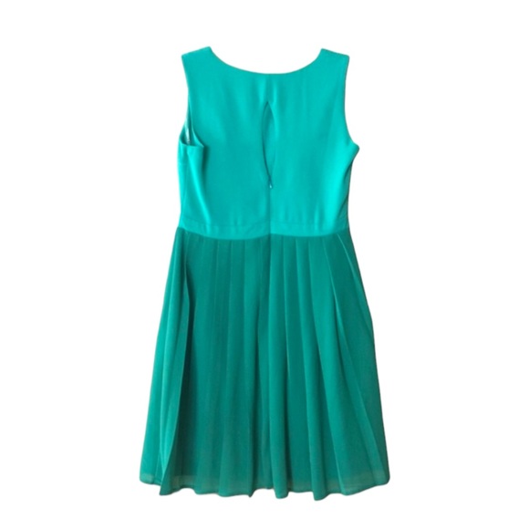 Esley Emerald Kelly Green Chiffon Pleated Folded Detail Cocktail Dress Small - Picture 3 of 5